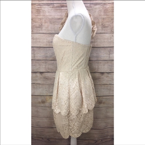 H&M Lace Dress with Shoulder Ruffle - Picture 5 of 8